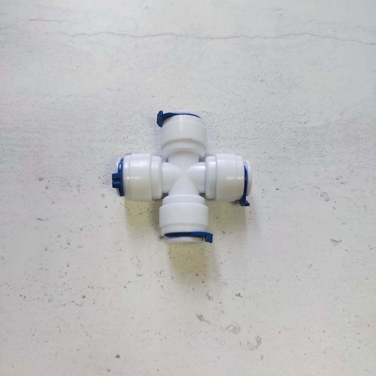 Фитинг крестовина X-образная 3/8"-3/8"-3/8"-3/8" трубки (фитинги съемные для осмоса и фильтра) картинка №2